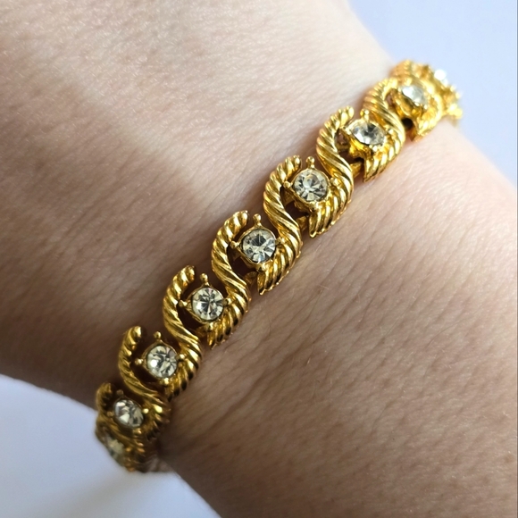 Vintage bracelet clear rhinestones Gold tone tennis elegant classic diamante - Picture 1 of 9